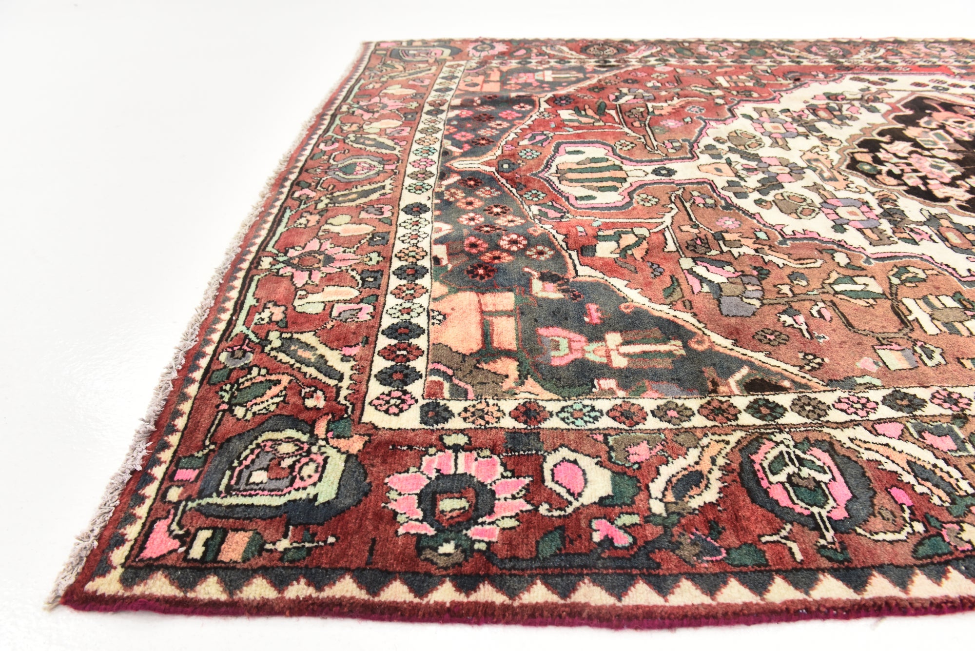 5' 2 x 9' 2 Hand Knotted Bakhtiar Persian Wool Rug