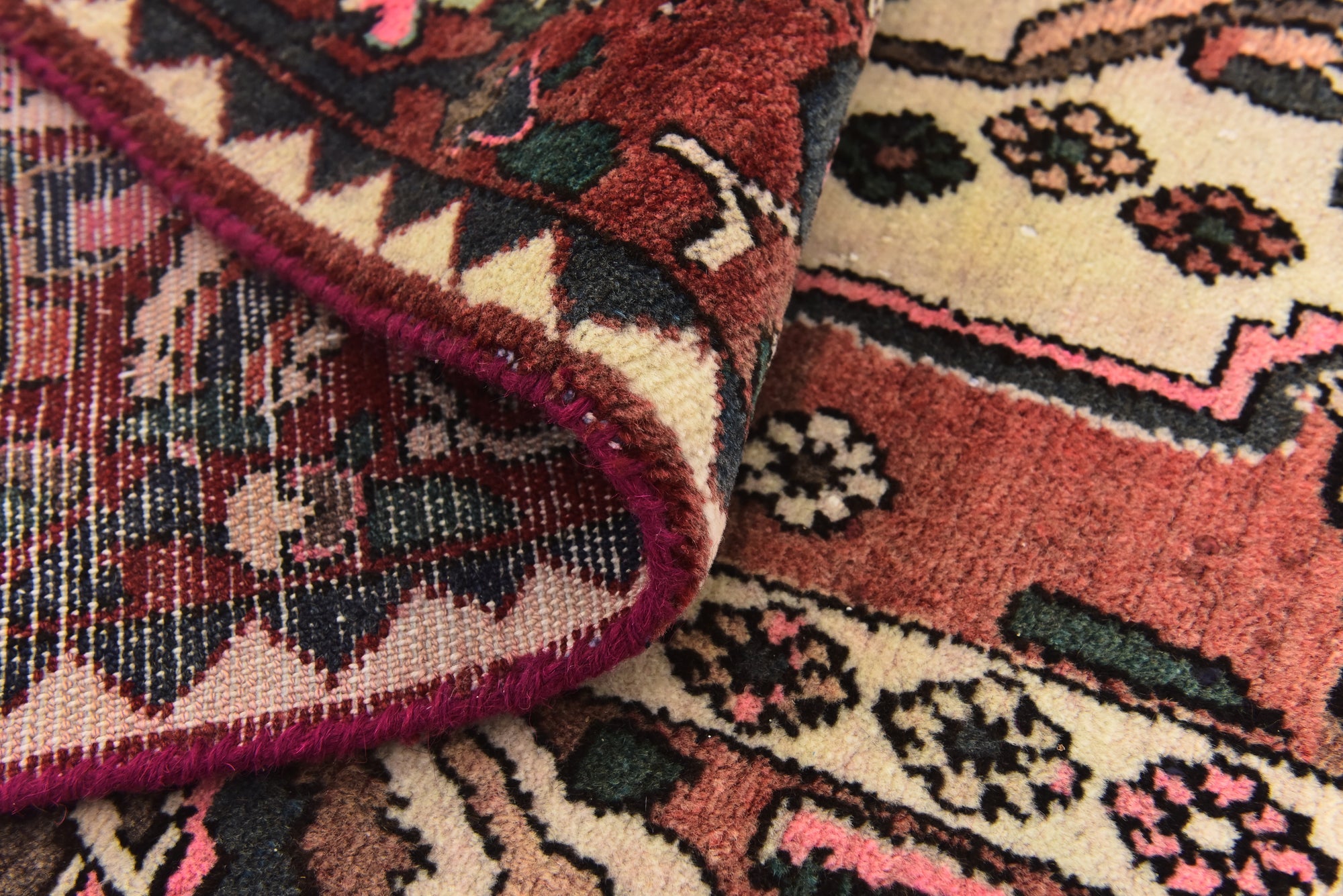 5' 2 x 9' 2 Hand Knotted Bakhtiar Persian Wool Rug