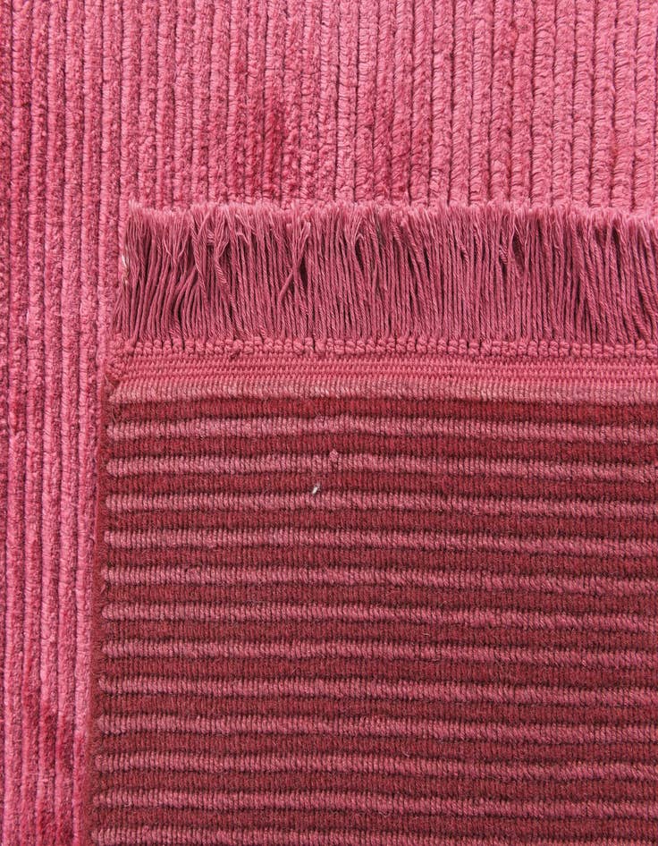 Detail image of 4' 10 x 5' Darya Rug