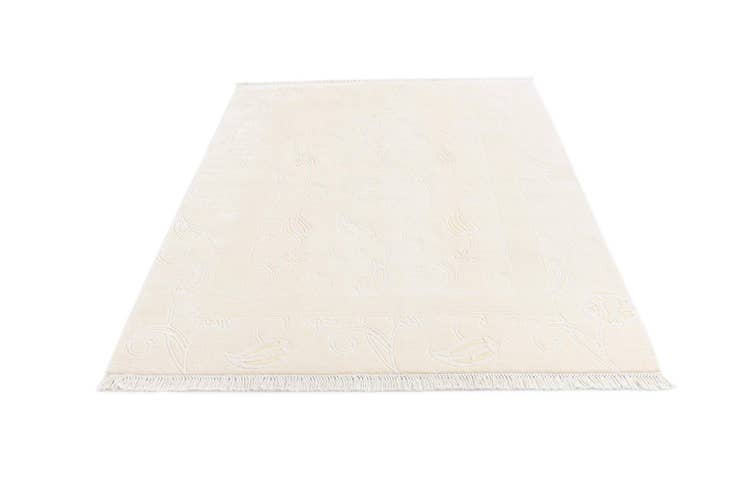 Detail image of 5' 1 x 6' 9 Darya Rug