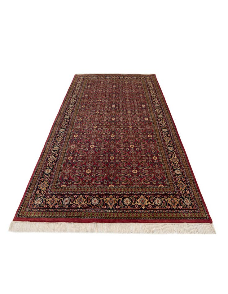 Detail image of 5' 4 x 9' 10 Hand Knotted Farahan Wool Rug