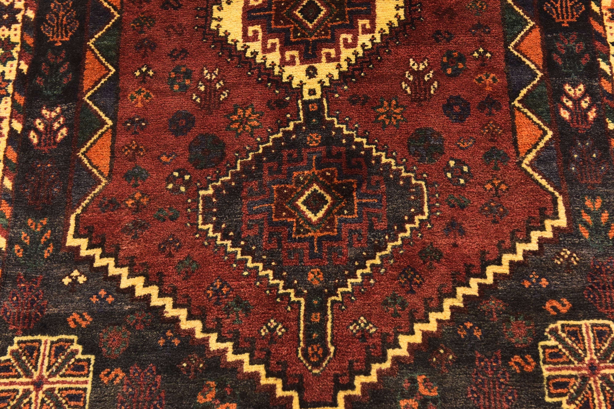 3' 9 x 5' 4 Hand Knotted Ghashghaei Persian Wool Rug