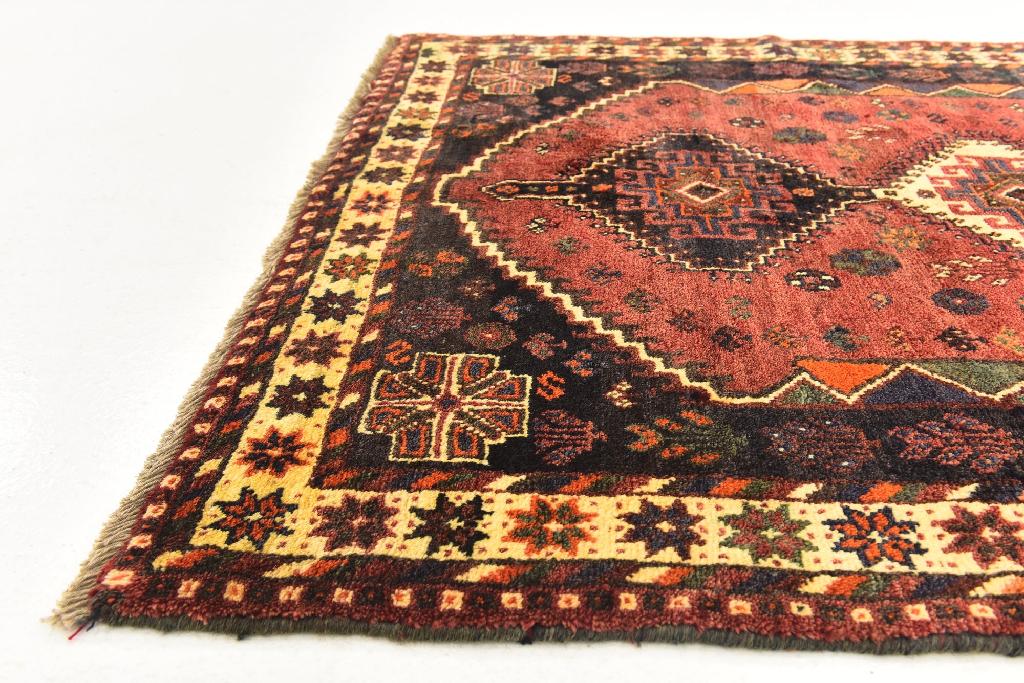 3' 9 x 5' 4 Hand Knotted Ghashghaei Persian Wool Rug