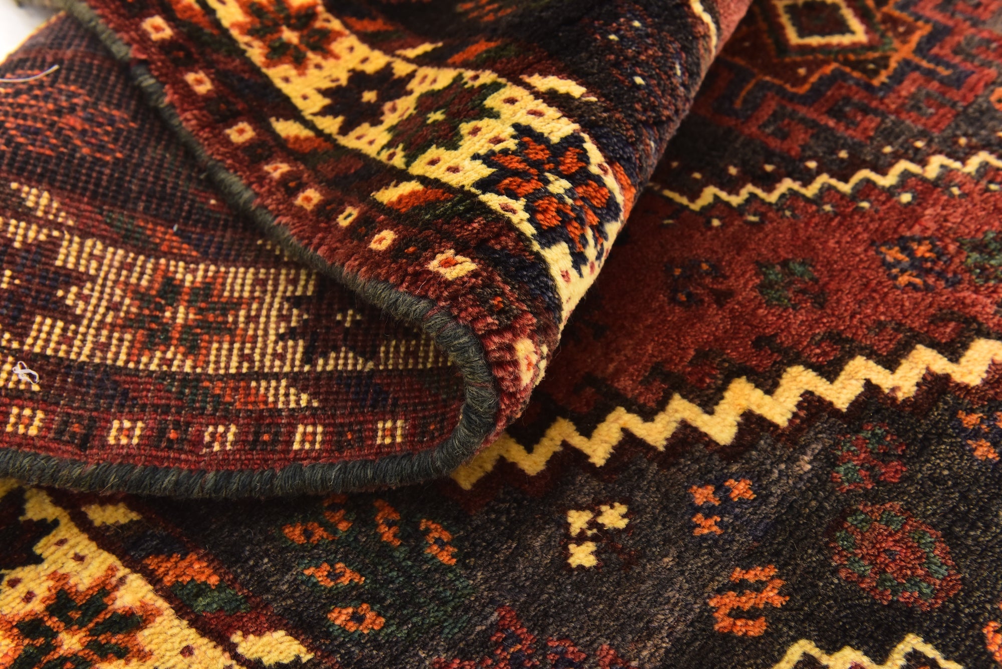 3' 9 x 5' 4 Hand Knotted Ghashghaei Persian Wool Rug