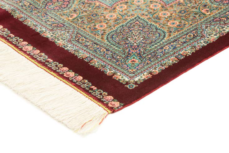 Detail image of 4' 9 x 7' 5 Ghom Design Rug