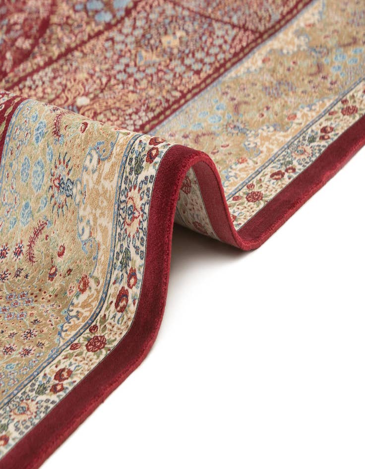 Detail image of 4' 9 x 7' 5 Ghom Design Rug