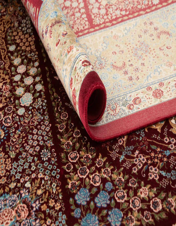 Detail image of 4' 9 x 7' 5 Ghom Design Rug