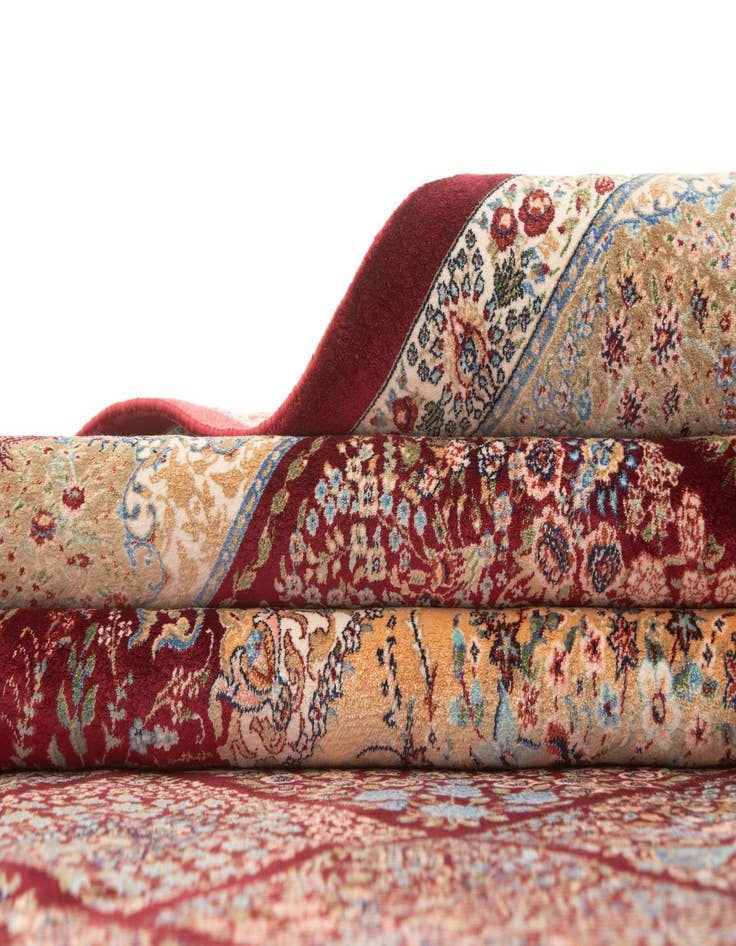 Detail image of 4' 9 x 7' 5 Ghom Design Rug