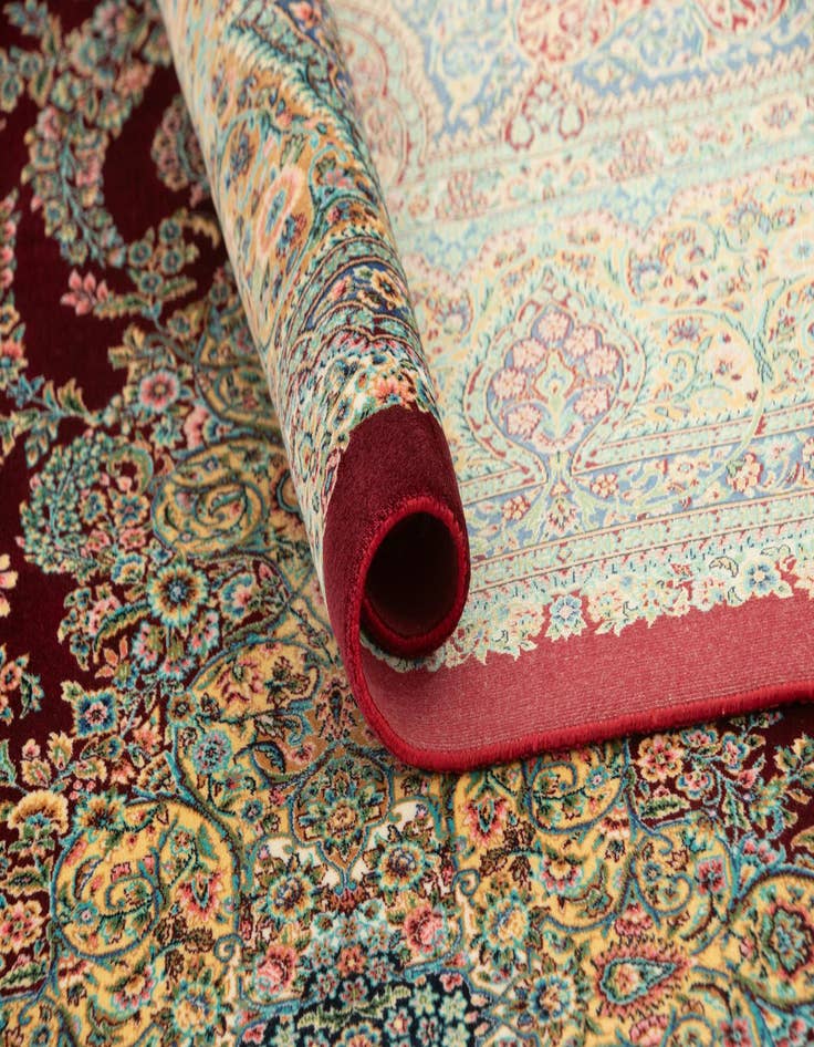 Detail image of 4' 9 x 7' 5 Ghom Design Rug