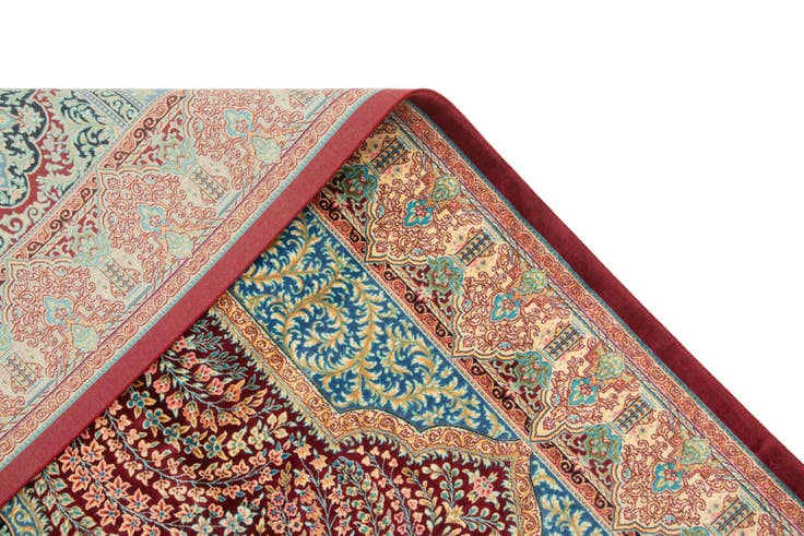 Detail image of 4' 4 x 6' 4 Ghom Design Rug
