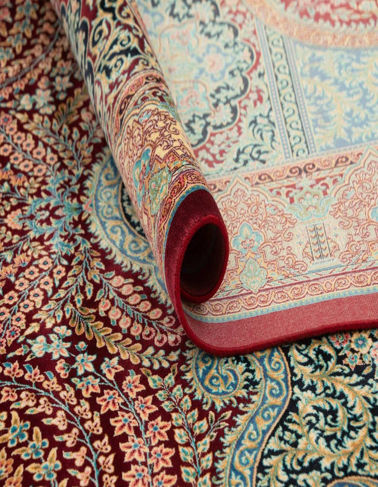 Detail image of 4' 4 x 6' 4 Ghom Design Rug