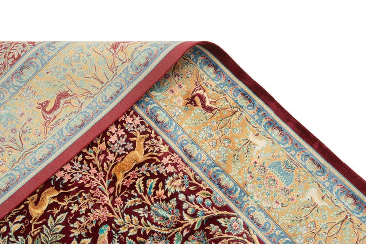Detail image of 4' 4 x 6' 5 Ghom Design Rug