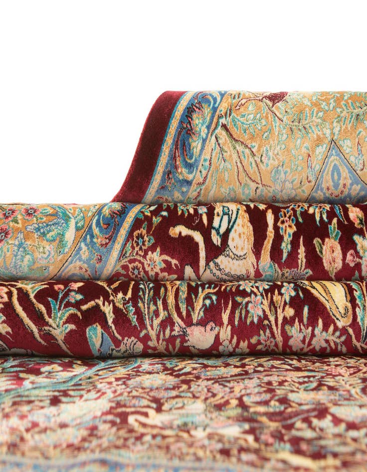 Detail image of 4' 4 x 6' 5 Ghom Design Rug