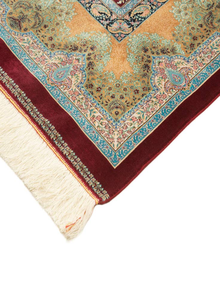 Detail image of 6' 7 x 9' 7 Ghom Design Rug