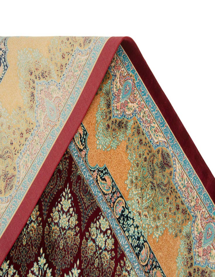 Detail image of 6' 7 x 9' 7 Ghom Design Rug