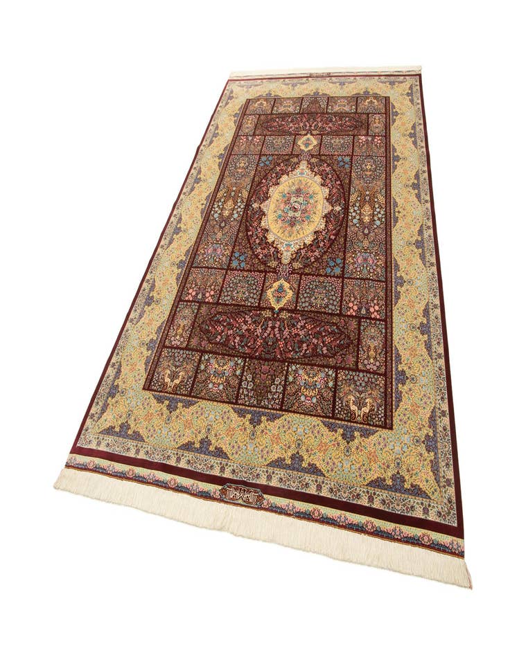 Detail image of 6' 6 x 9' 8 Ghom Design Rug