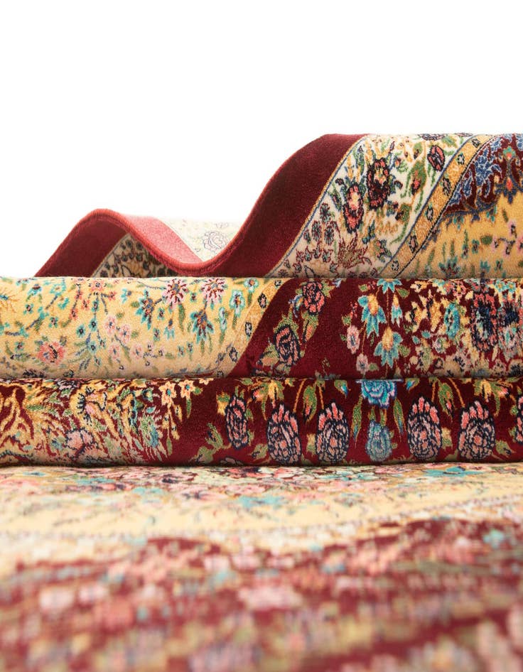Detail image of 6' 6 x 9' 8 Ghom Design Rug