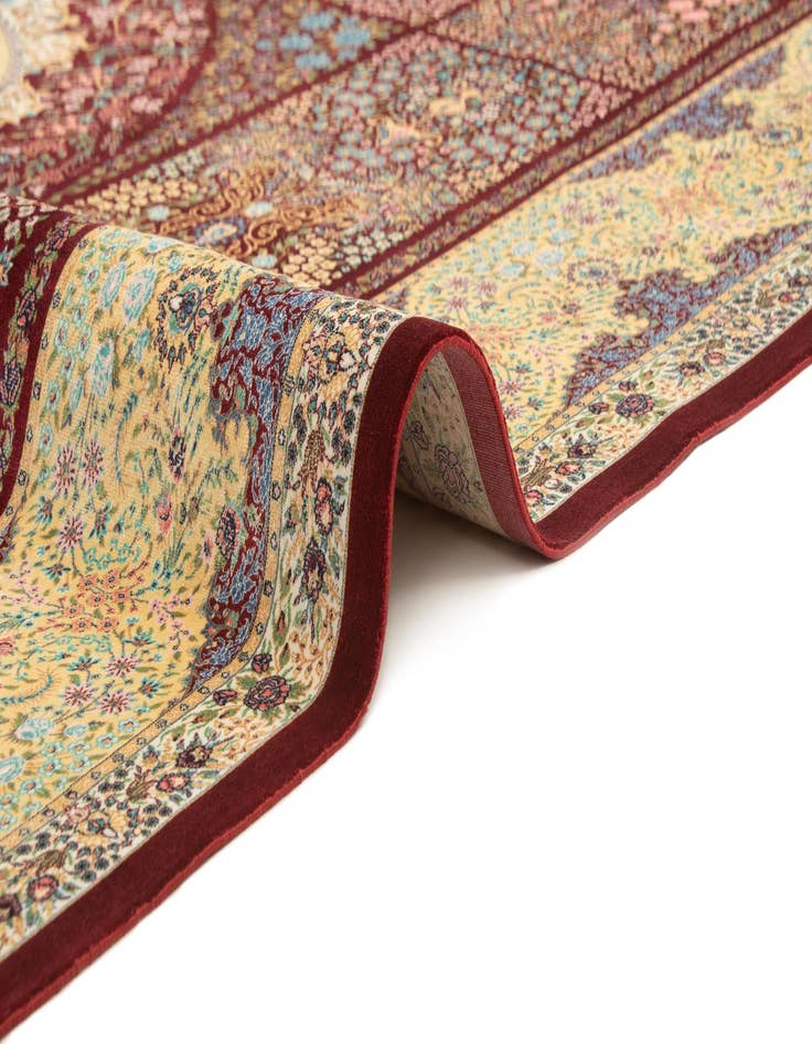 Detail image of 6' 6 x 9' 8 Ghom Design Rug