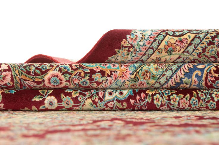 Detail image of 6' 6 x 9' 7 Ghom Design Rug