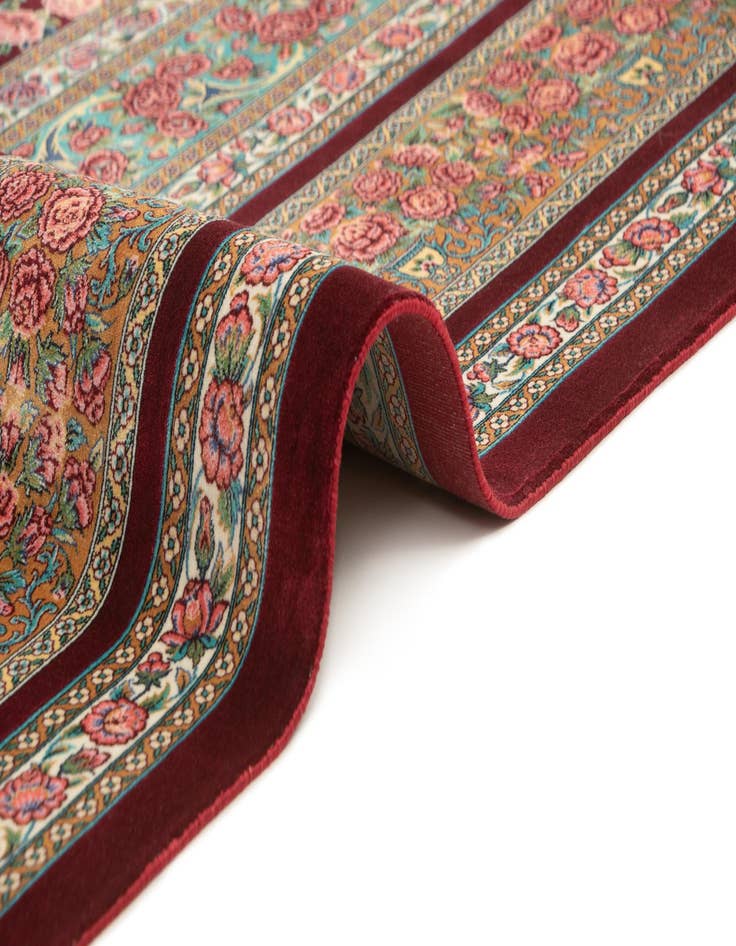 Detail image of 6' 6 x 9' 7 Ghom Design Rug