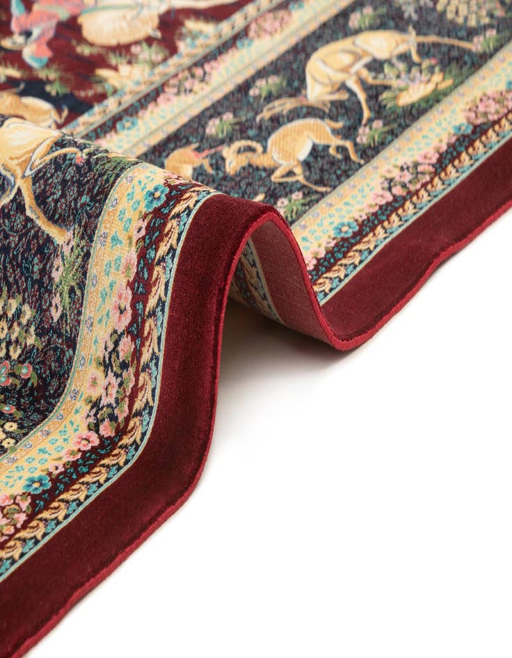 Detail image of 6' 6 x 9' 9 Ghom Design Rug
