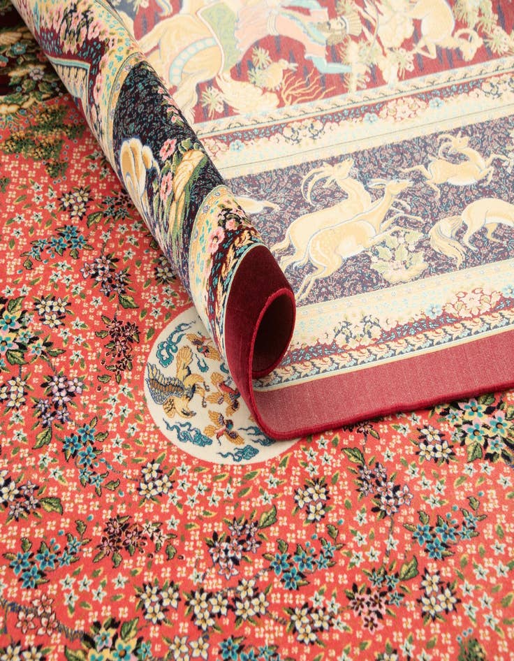 Detail image of 6' 6 x 9' 9 Ghom Design Rug