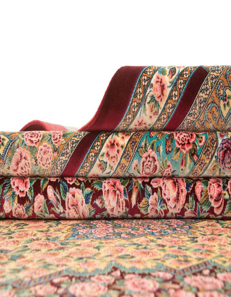 Detail image of 6' 6 x 9' 8 Ghom Design Rug