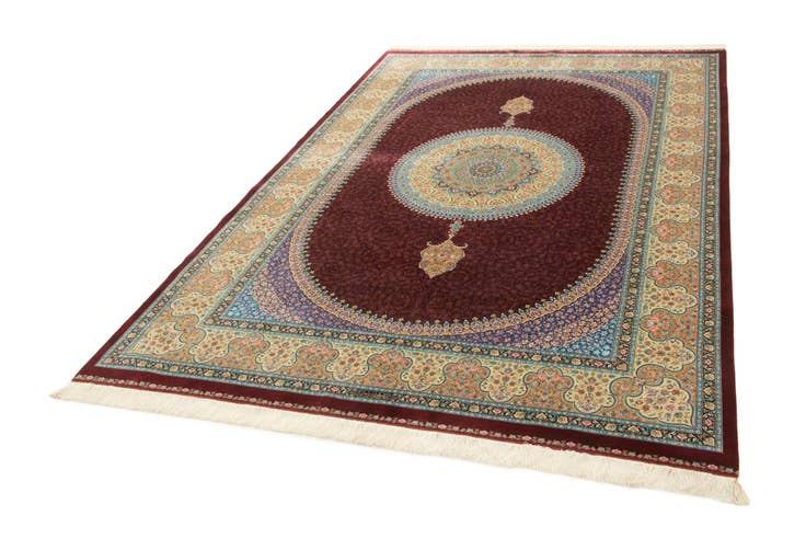 Detail image of 6' 6 x 9' 8 Ghom Design Rug