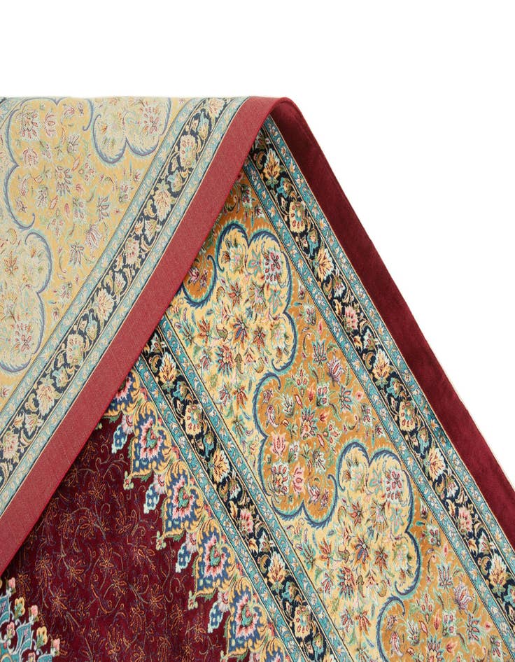Detail image of 6' 6 x 9' 8 Ghom Design Rug