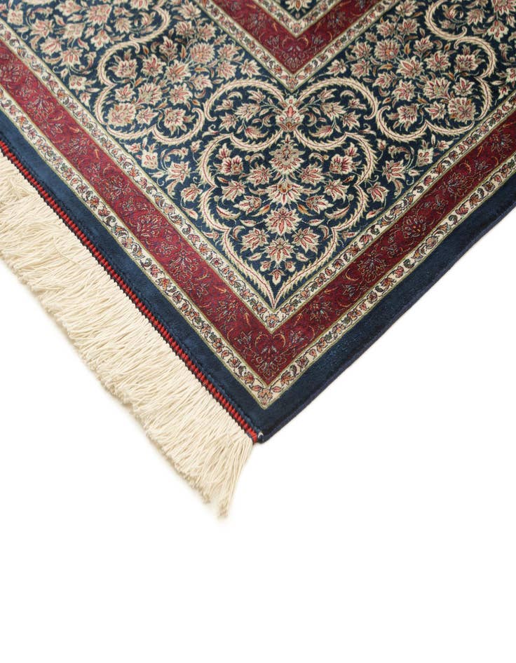 Detail image of 6' 5 x 9' 11 Ghom Design Rug