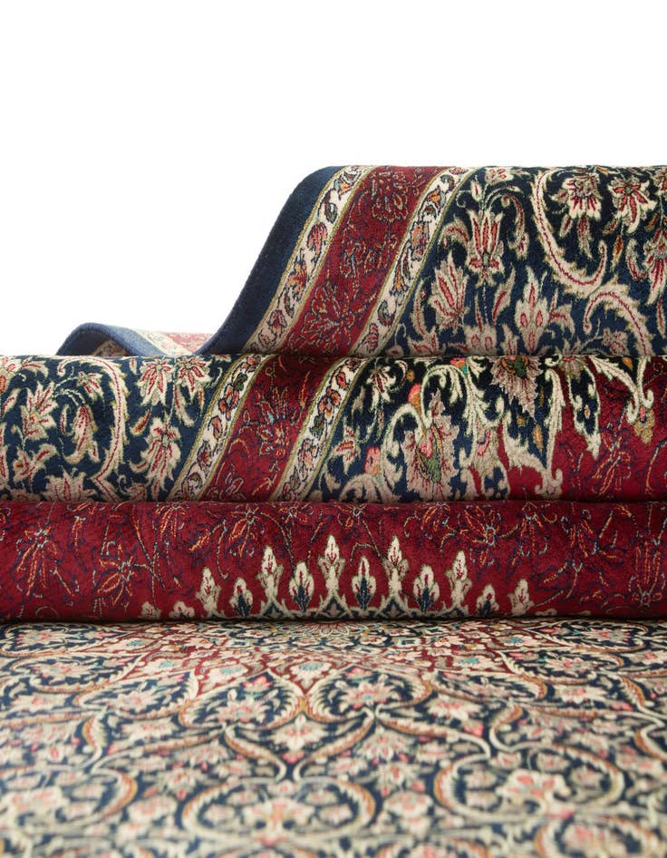 Detail image of 6' 5 x 9' 11 Ghom Design Rug