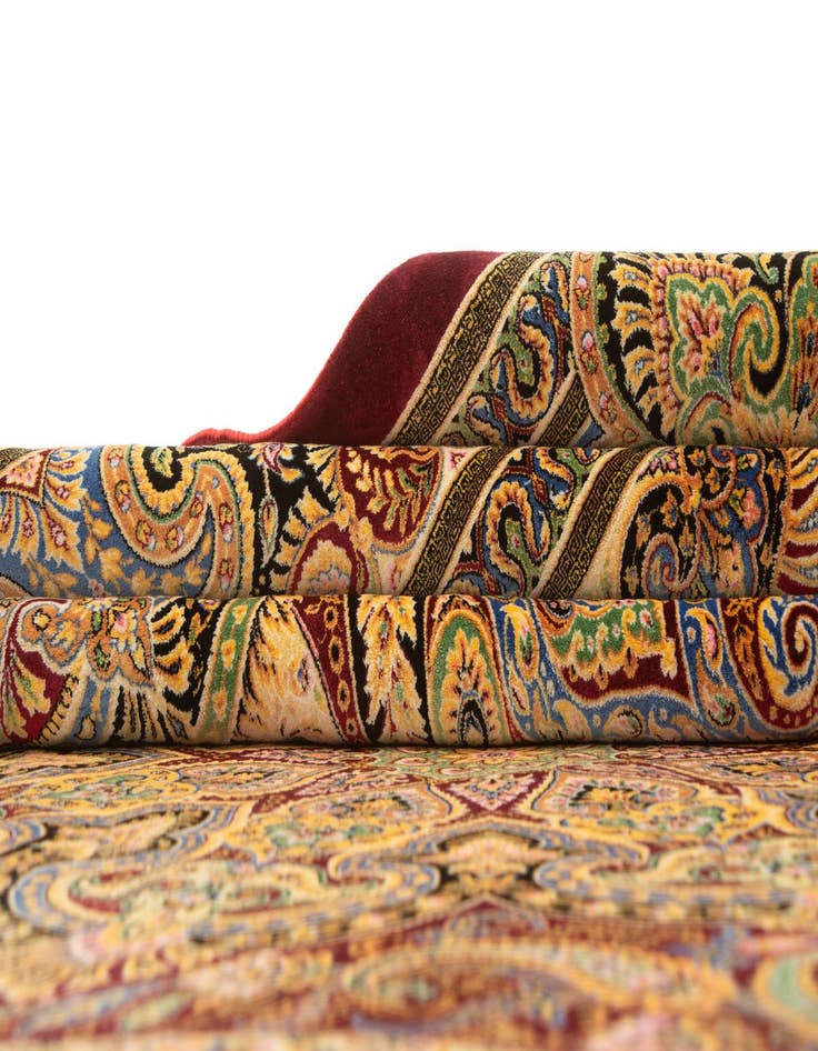 Detail image of 6' 5 x 9' 7 Ghom Design Rug