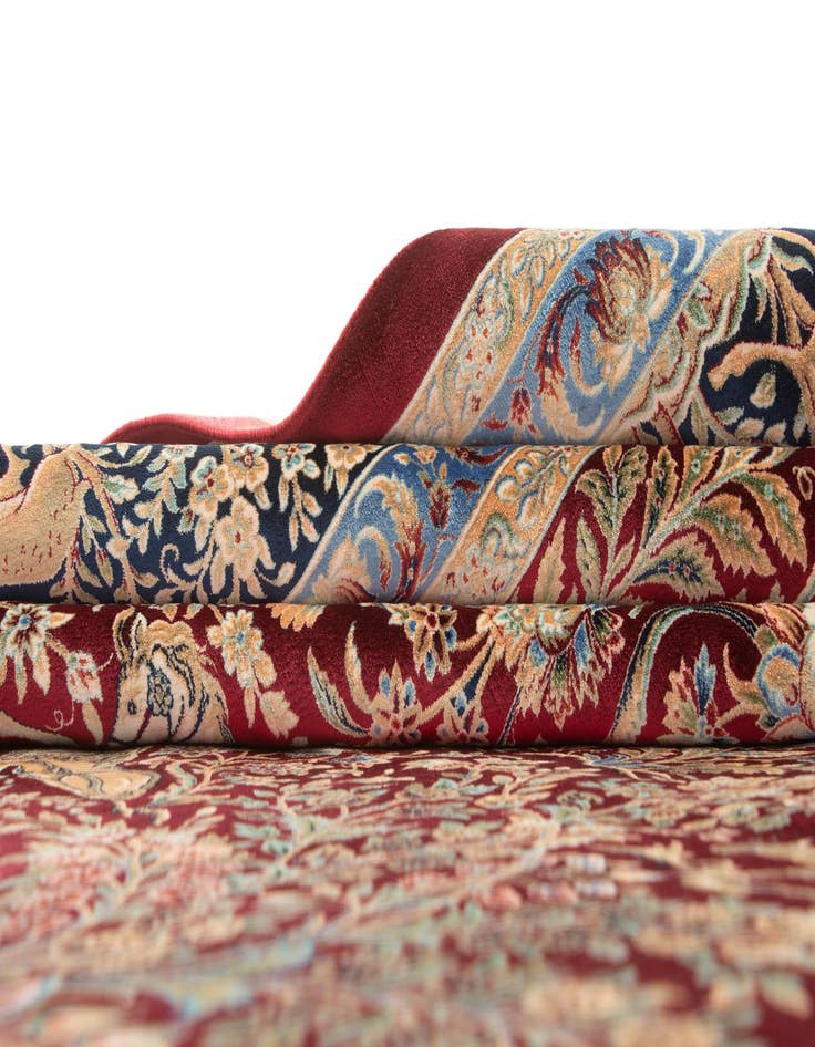 Detail image of 6' 6 x 9' 7 Ghom Design Rug