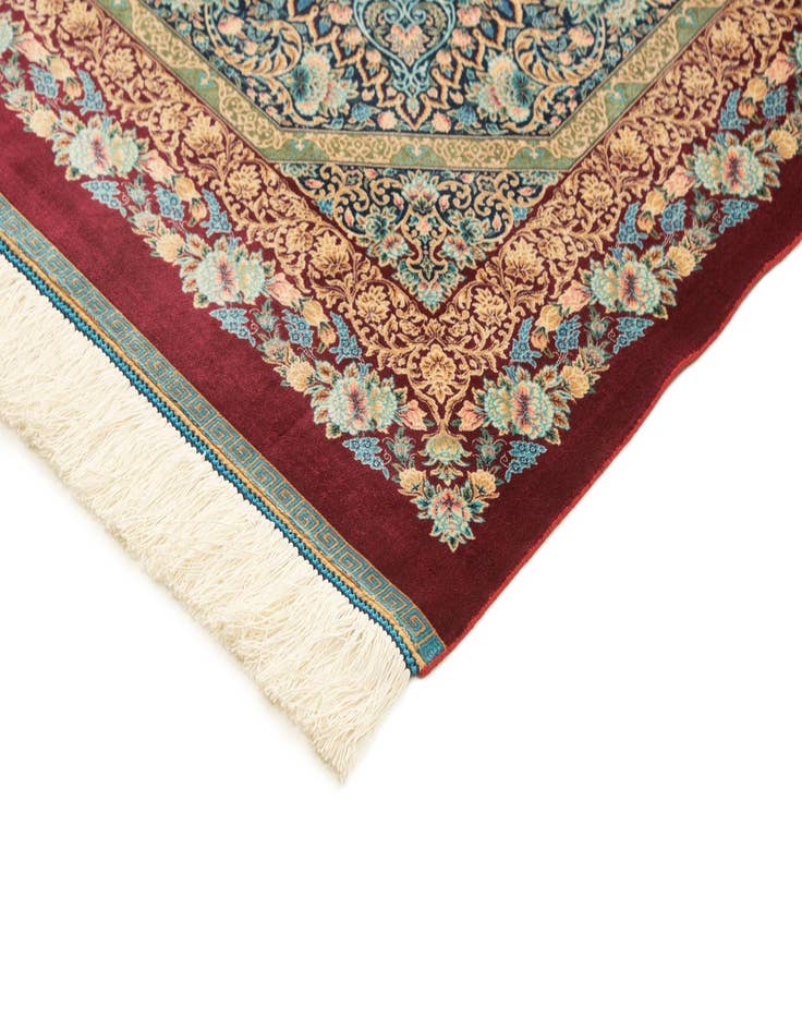 Detail image of 6' 6 x 9' 7 Ghom Design Rug