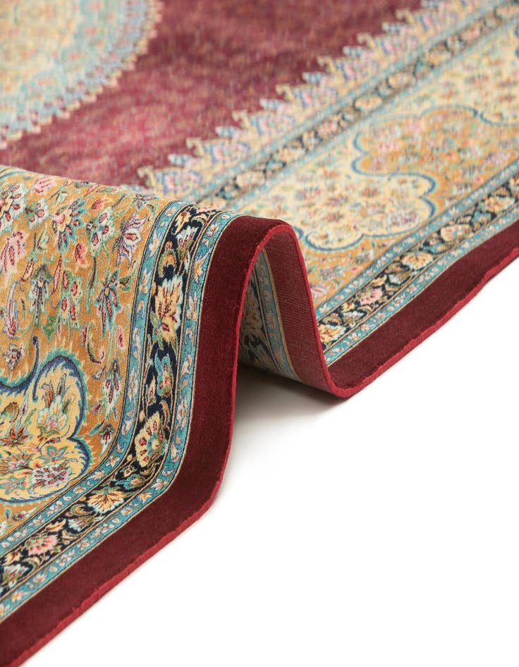 Detail image of 6' 5 x 9' 7 Ghom Design Rug