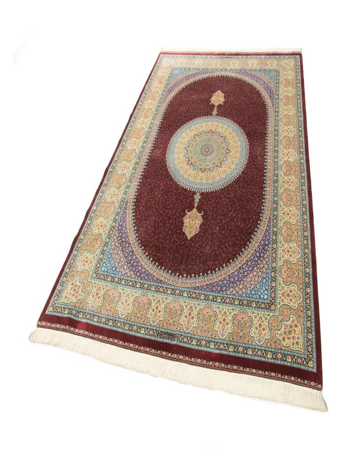 Detail image of 6' 5 x 9' 7 Ghom Design Rug
