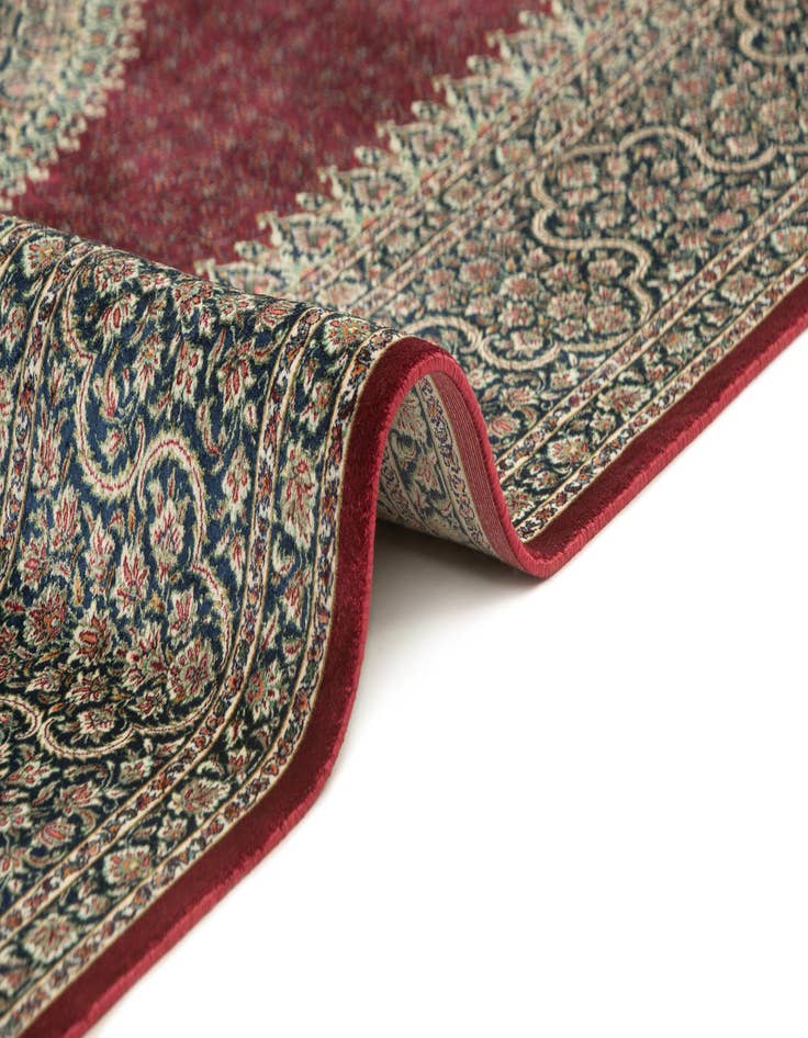 Detail image of 4' 9 x 7' 4 Ghom Design Rug