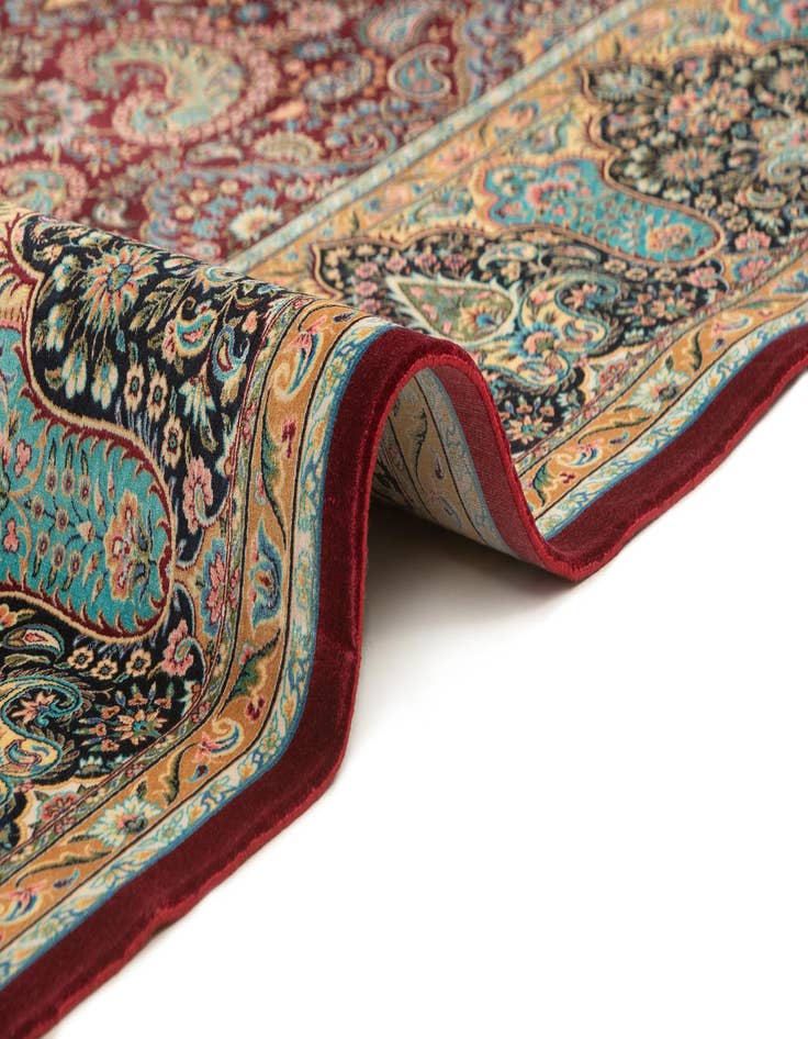Detail image of 6' 6 x 9' 7 Ghom Design Rug