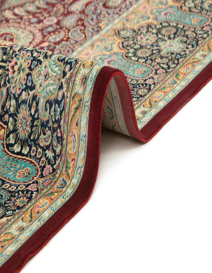 Detail image of 6' 6 x 9' 7 Ghom Design Rug