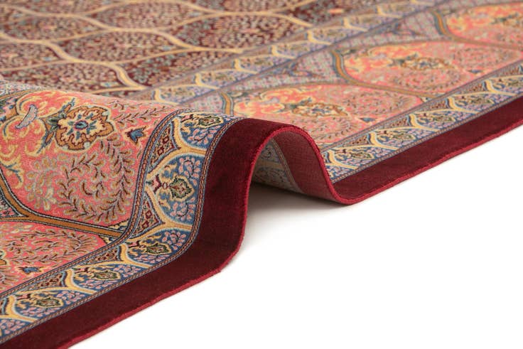 Detail image of 6' 6 x 9' 8 Ghom Design Rug