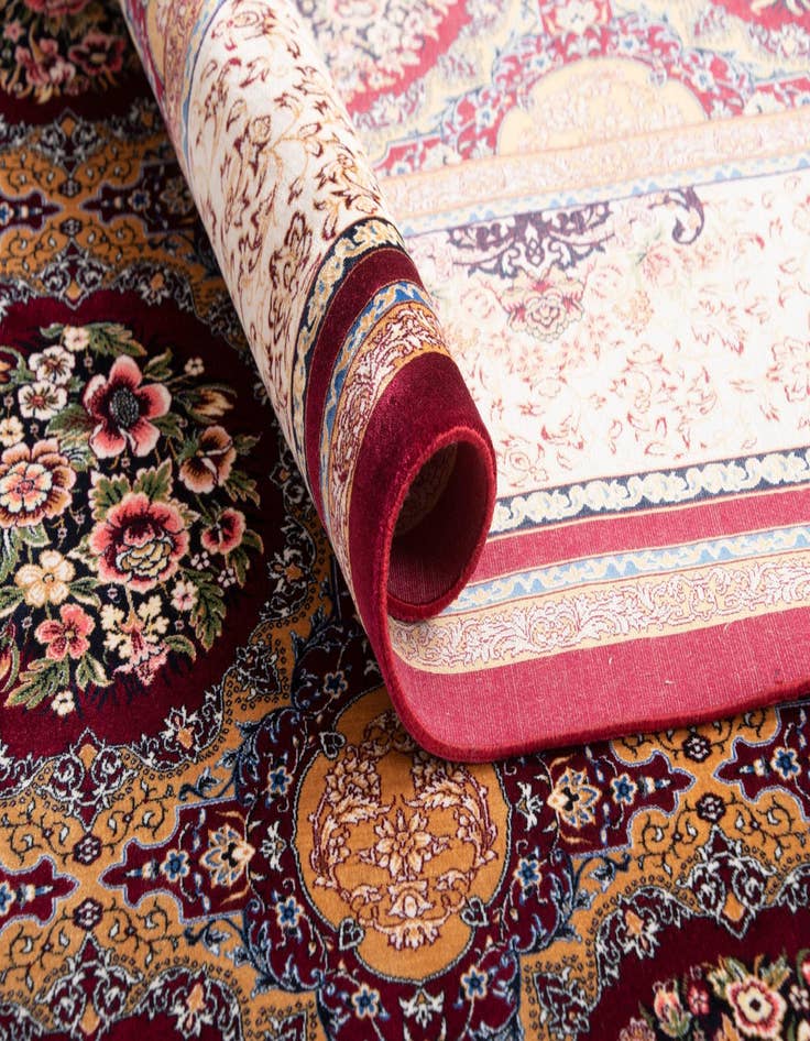 Detail image of 6' 7 x 9' 10 Ghom Design Rug