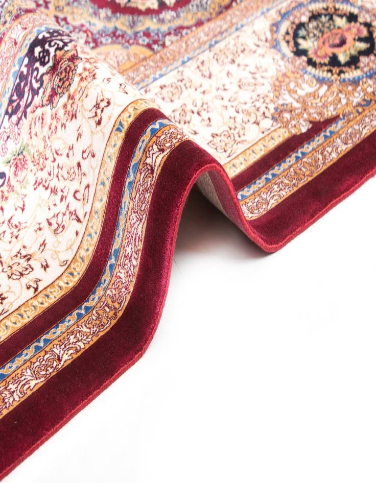 Detail image of 6' 7 x 9' 10 Ghom Design Rug