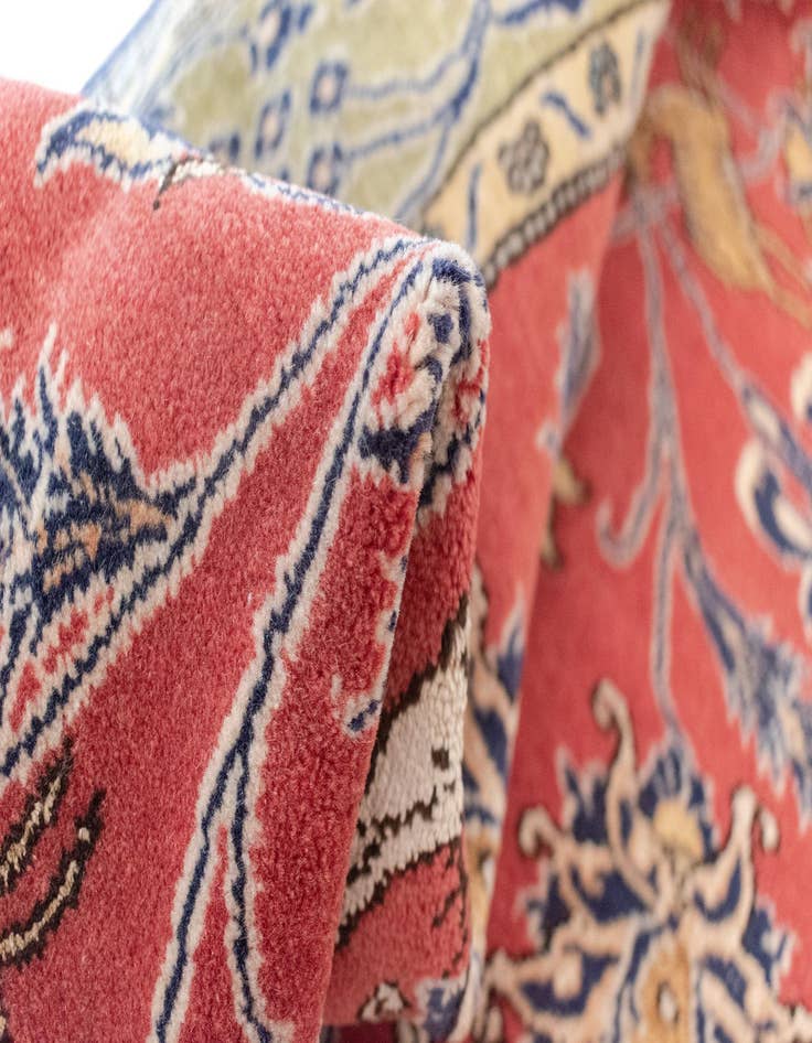 Detail image of 4' 6 x 6' 11 Ghom Rug