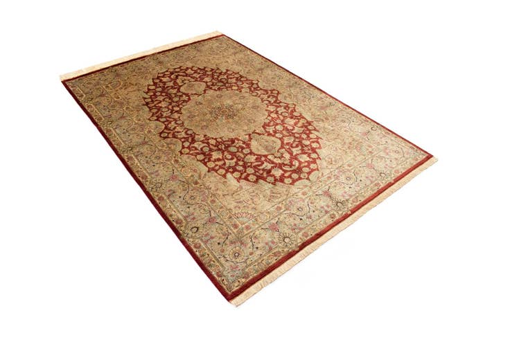 Detail image of 4' 4 x 6' 4 Ghom Silk Rug