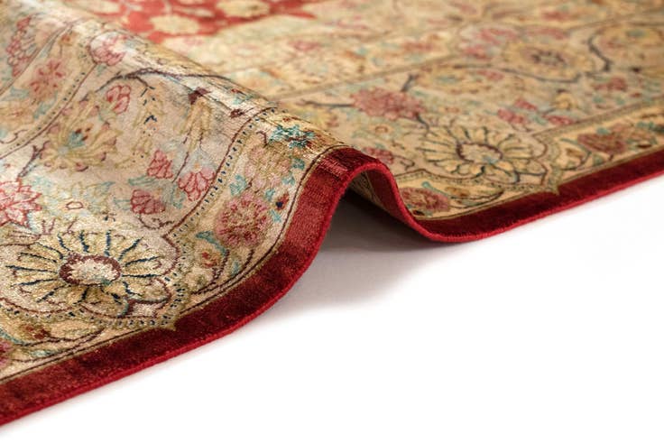Detail image of 4' 4 x 6' 4 Ghom Silk Rug