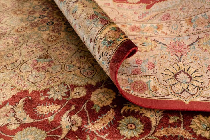 Detail image of 4' 4 x 6' 4 Ghom Silk Rug