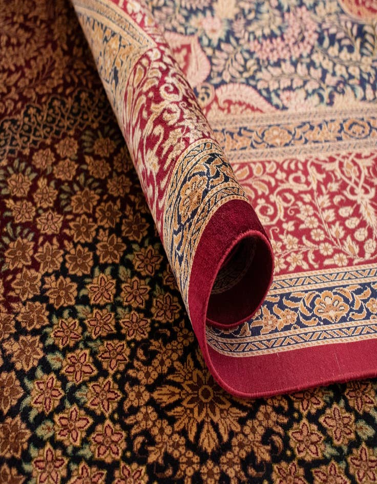 Detail image of 6' 6 x 9' 9 Ghom Silk Rug