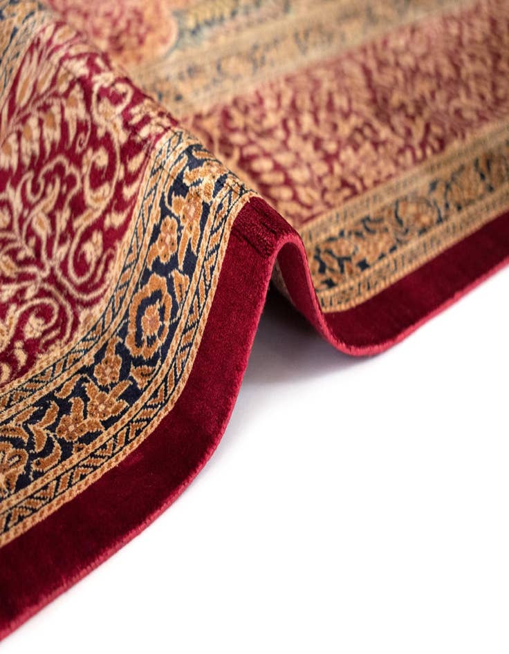 Detail image of 6' 6 x 9' 9 Ghom Silk Rug