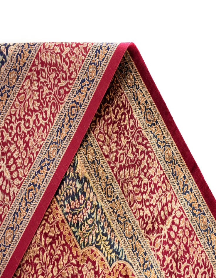 Detail image of 6' 6 x 9' 9 Ghom Silk Rug