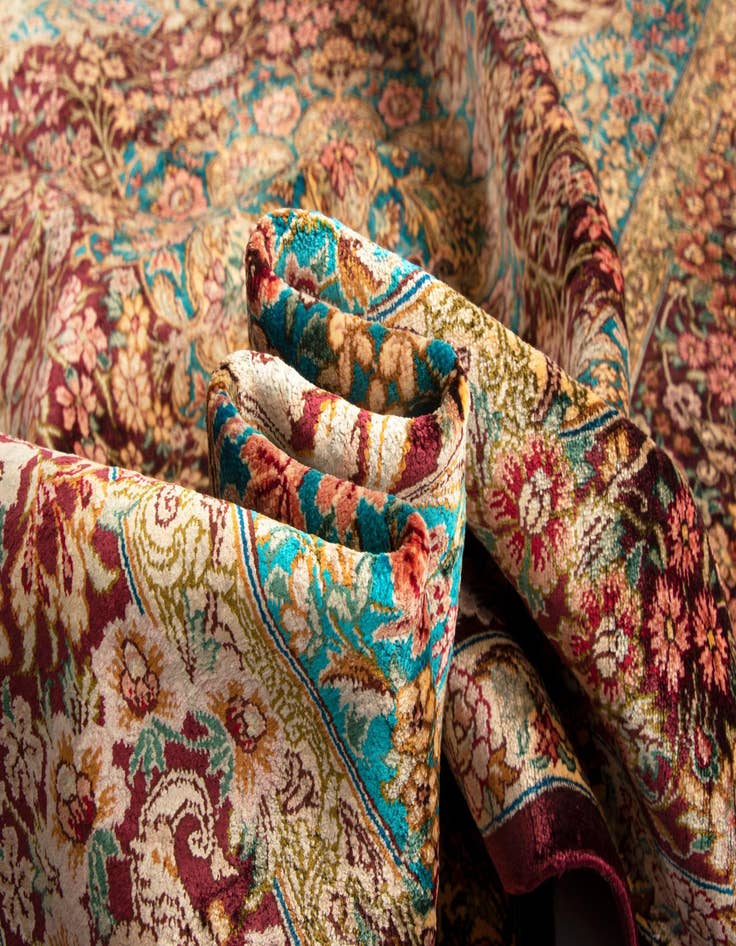 Detail image of 3' 3 x 4' 11 Ghom Silk Rug